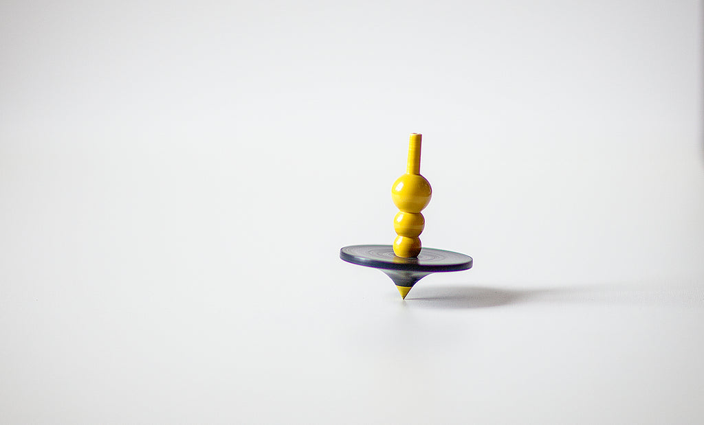 lato - wood spinning tops